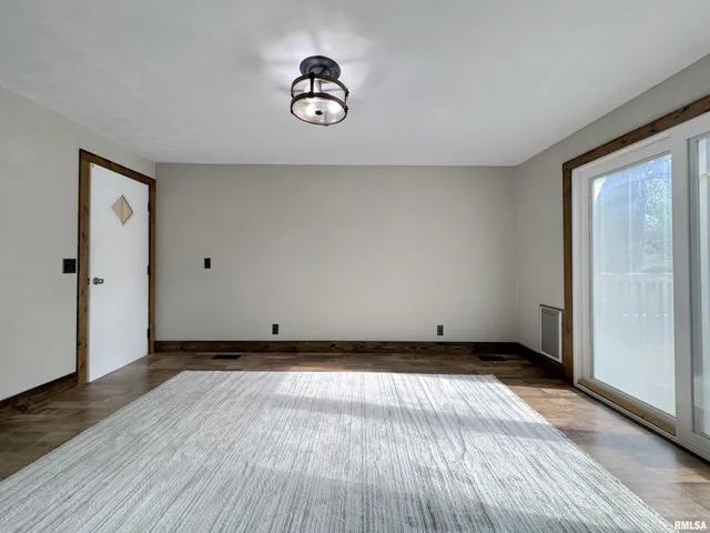 $209,000 | 5022 North Belmont Place, Peoria Heights, IL 61616