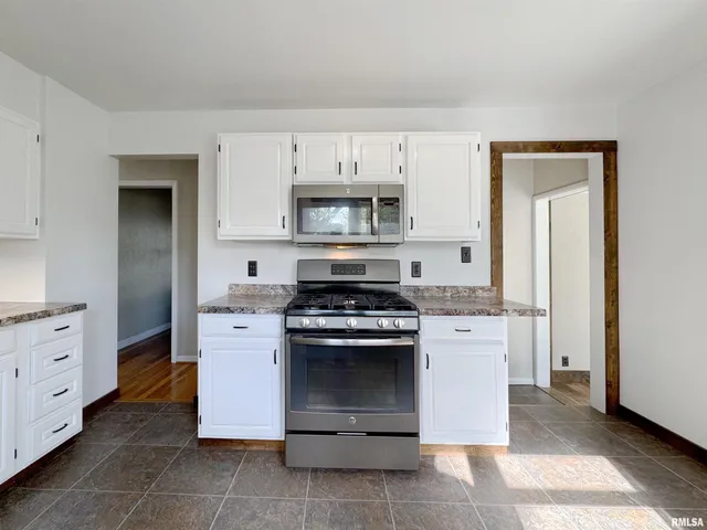 $209,000 | 5022 North Belmont Place, Peoria Heights, IL 61616