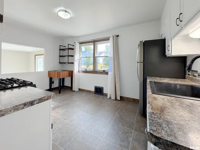 $209,000 | 5022 North Belmont Place, Peoria Heights, IL 61616