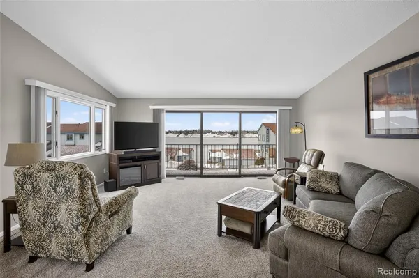 $250,000 | 1715 River Road, Unit 77, St. Clair, MI 48079