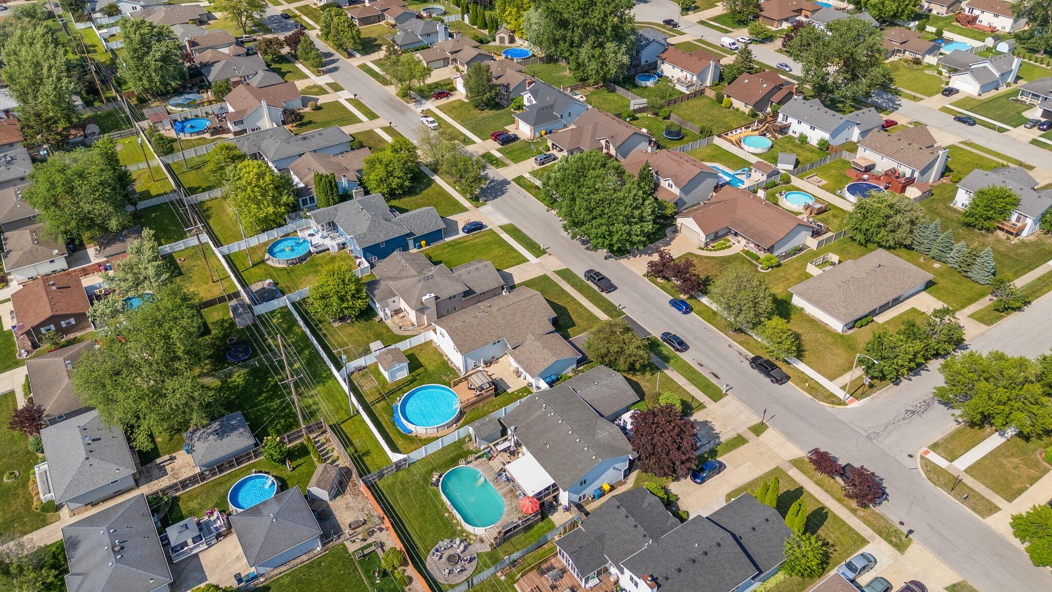 658 Forest Avenue Griffith, IN 46319 - Photo 29 of 31 an aerial view of residential house with outdoor space and swimming pool