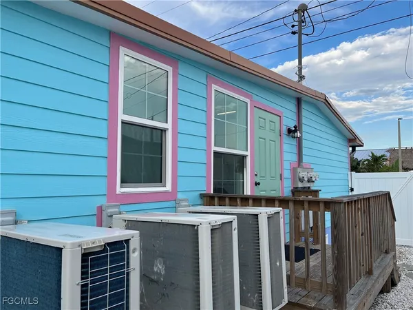 $1,100 | 4874 Pine Island Road, Unit A, Bokeelia, FL 33922