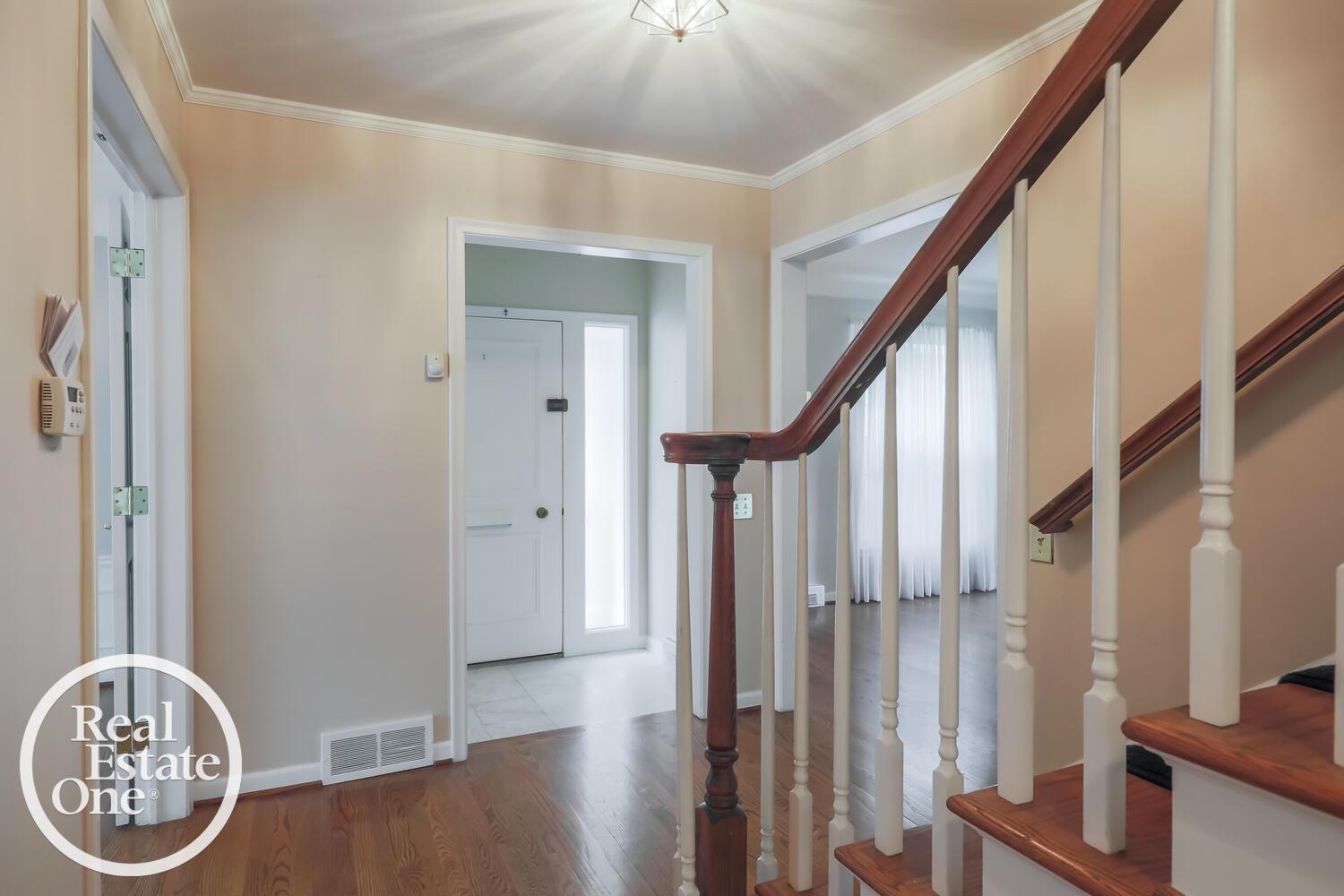 516 Thorntree Road Grosse Pointe Woods, MI 48236 - Photo 18 of 28
