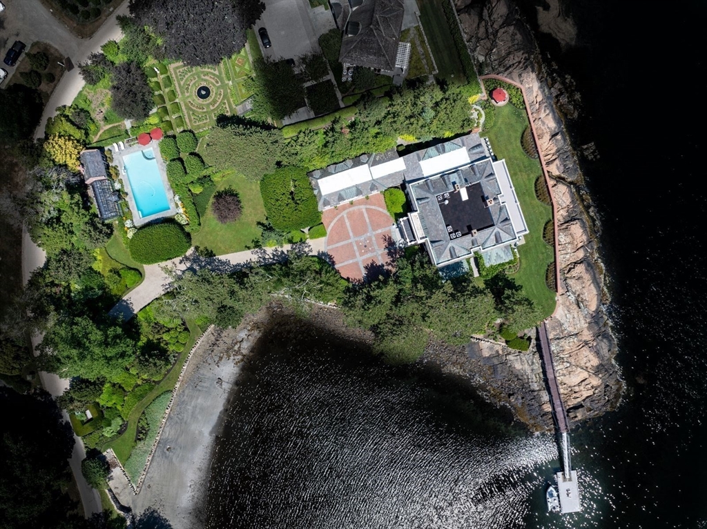 17 Crowninshield Road Marblehead, MA 01945 - Photo 4 of 42