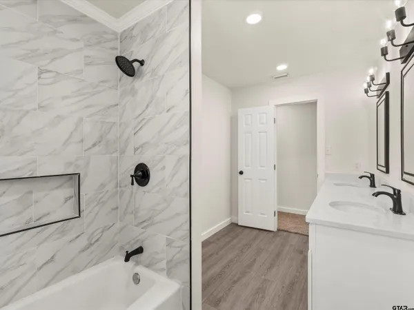 an empty room with a hallway