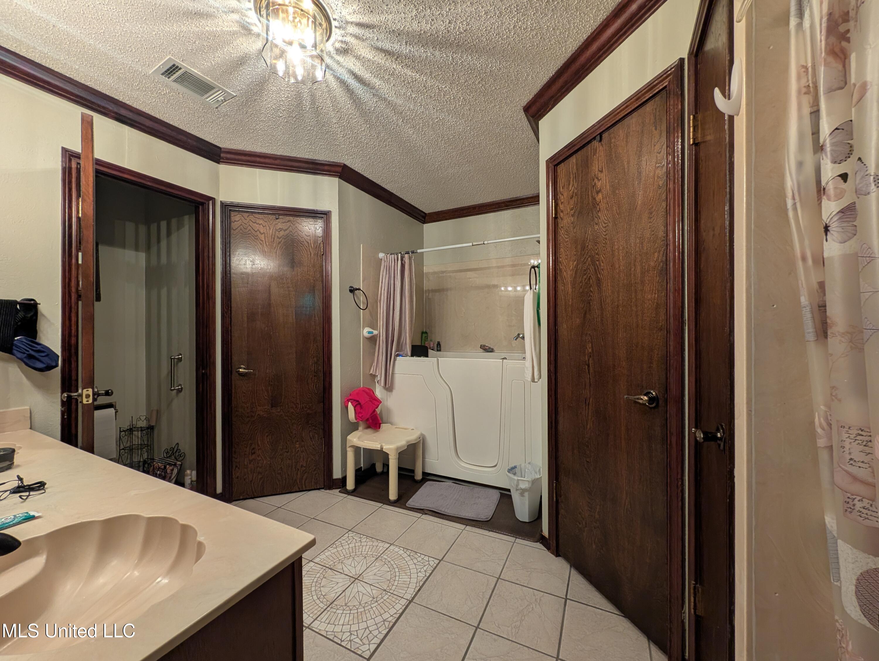 8834 Kipapa Way Diamondhead, MS 39525 - Photo 23 of 30 PXL_20251211_191041855