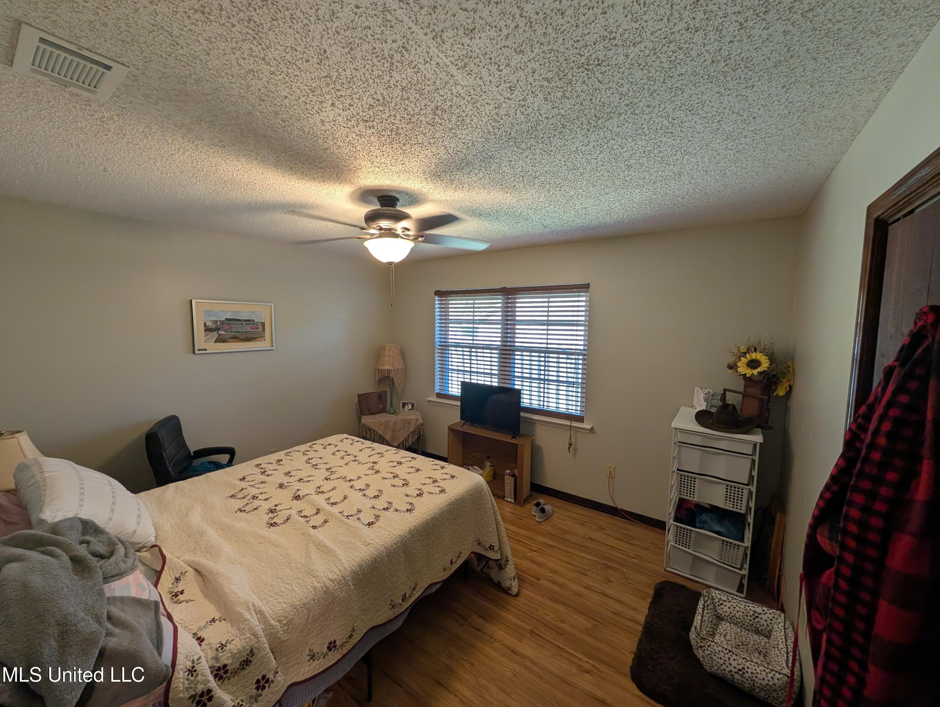 8834 Kipapa Way Diamondhead, MS 39525 - Photo 27 of 30 PXL_20251211_190911239.MP