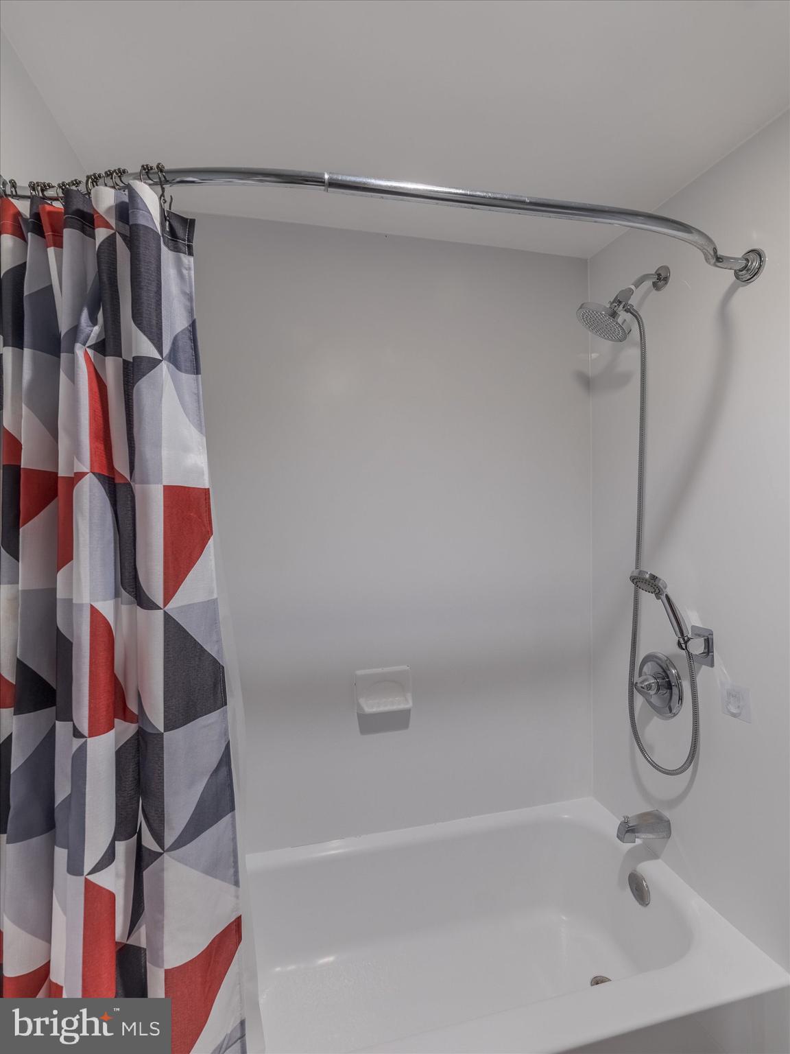 7900 Old York Road, Unit 508B Elkins Park, PA 19027 - Photo 12 of 21 Tub/Shower