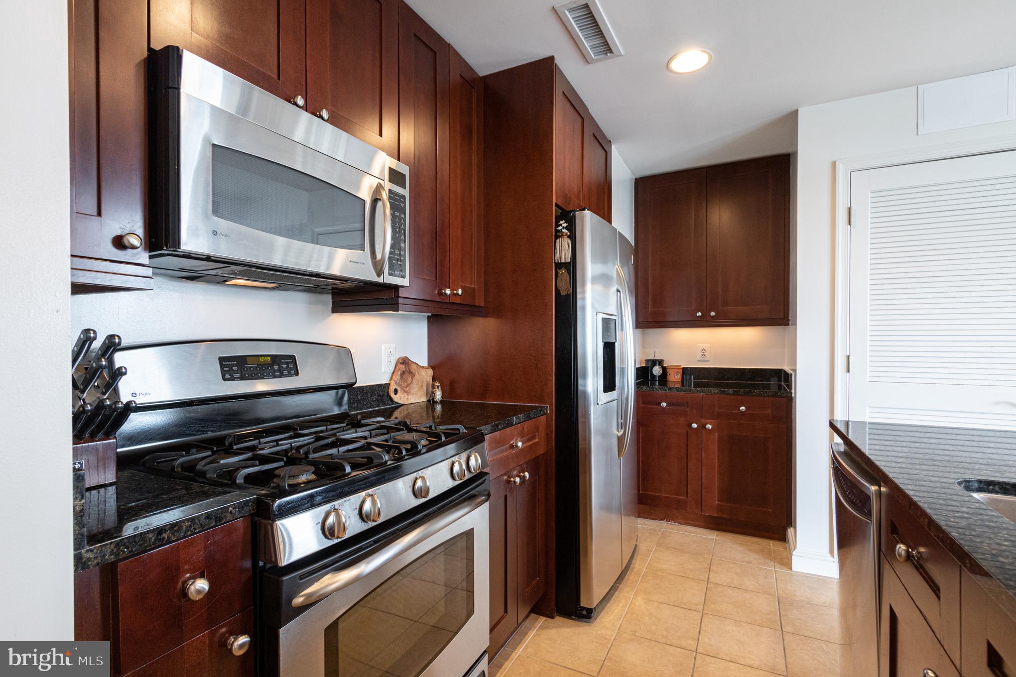 11990 Market Street, Unit 1316 Reston, VA 20190 - Photo 6 of 77 Kitchen