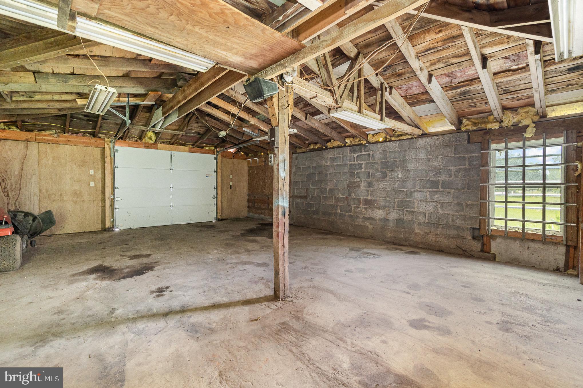 1071 Manada Bottom Road Harrisburg, PA 17112 - Photo 27 of 37 Garage