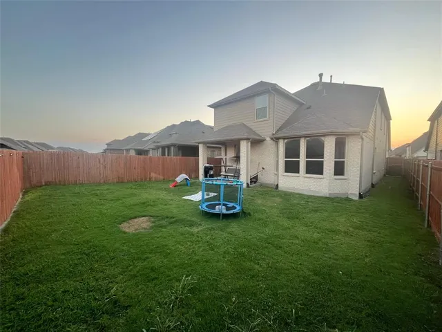 a view of a house with backyard