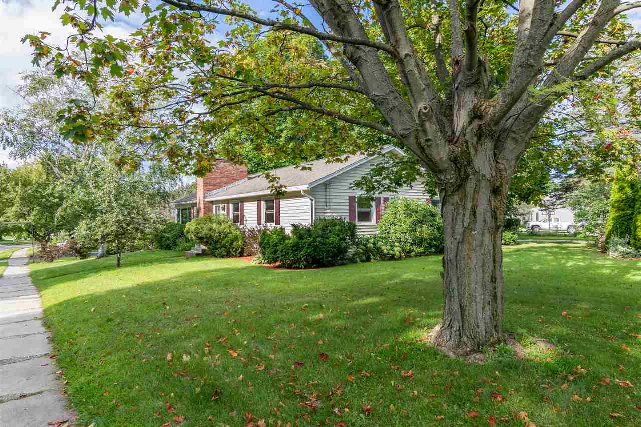 166 Shore Road Burlington, VT 05408 - Photo 5 of 37 Gallery Image 5