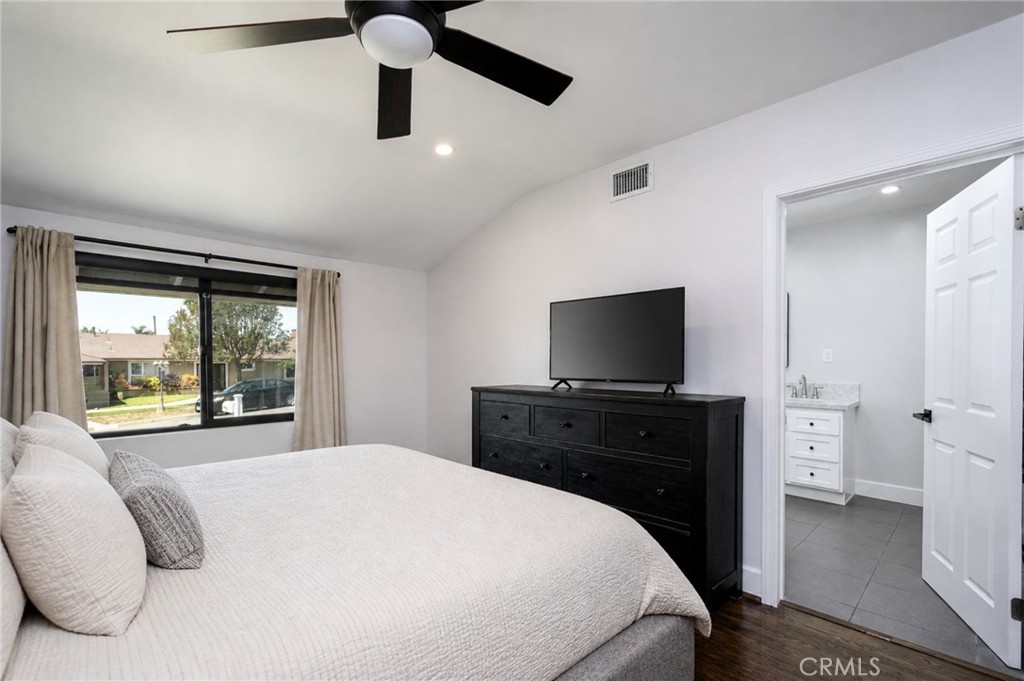 10122 Groveside Avenue Whittier, CA 90603 - Photo 14 of 37 Primary Bedroom