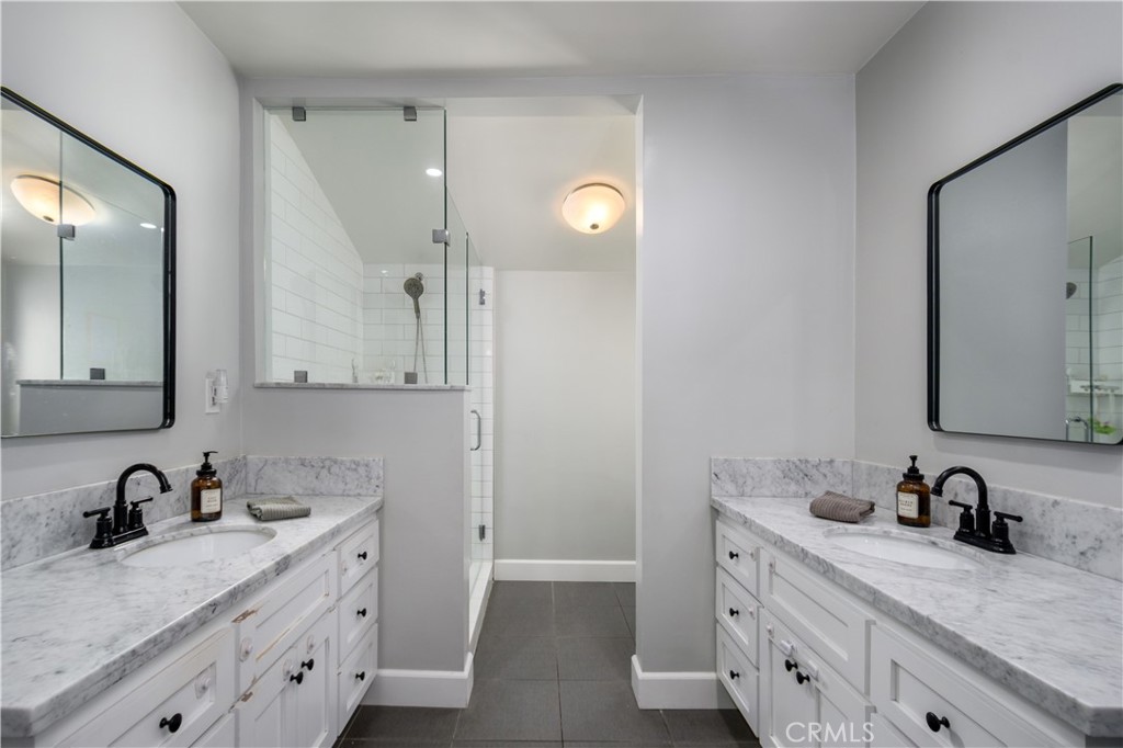 10122 Groveside Avenue Whittier, CA 90603 - Photo 15 of 37 Primary En-Suite Bathroom