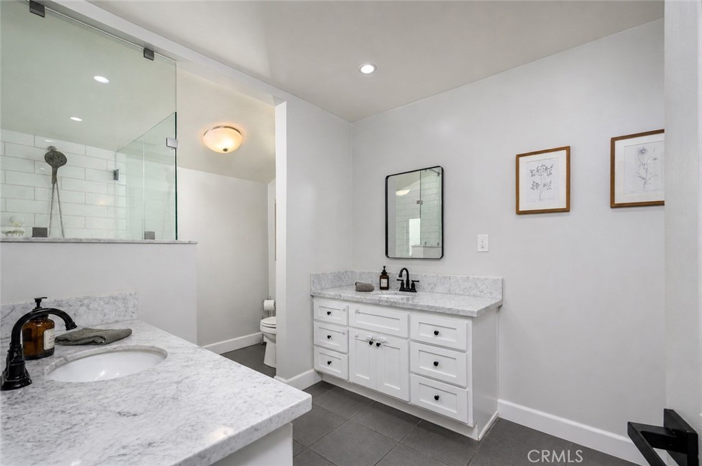 10122 Groveside Avenue Whittier, CA 90603 - Photo 16 of 37 Primary En-Suite Bathroom