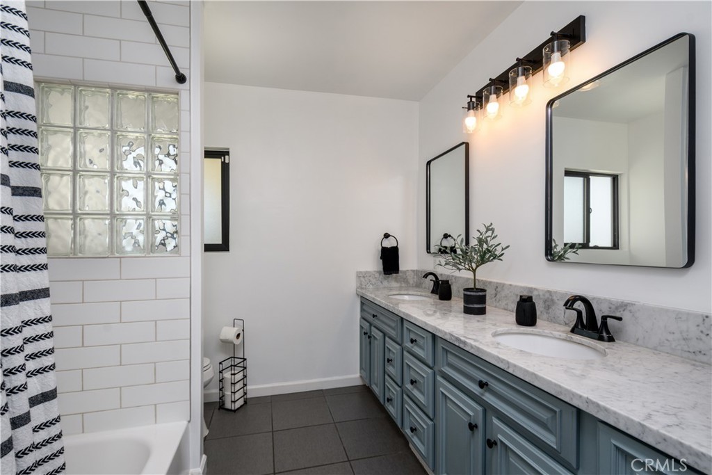 10122 Groveside Avenue Whittier, CA 90603 - Photo 19 of 37 Guest Bathroom