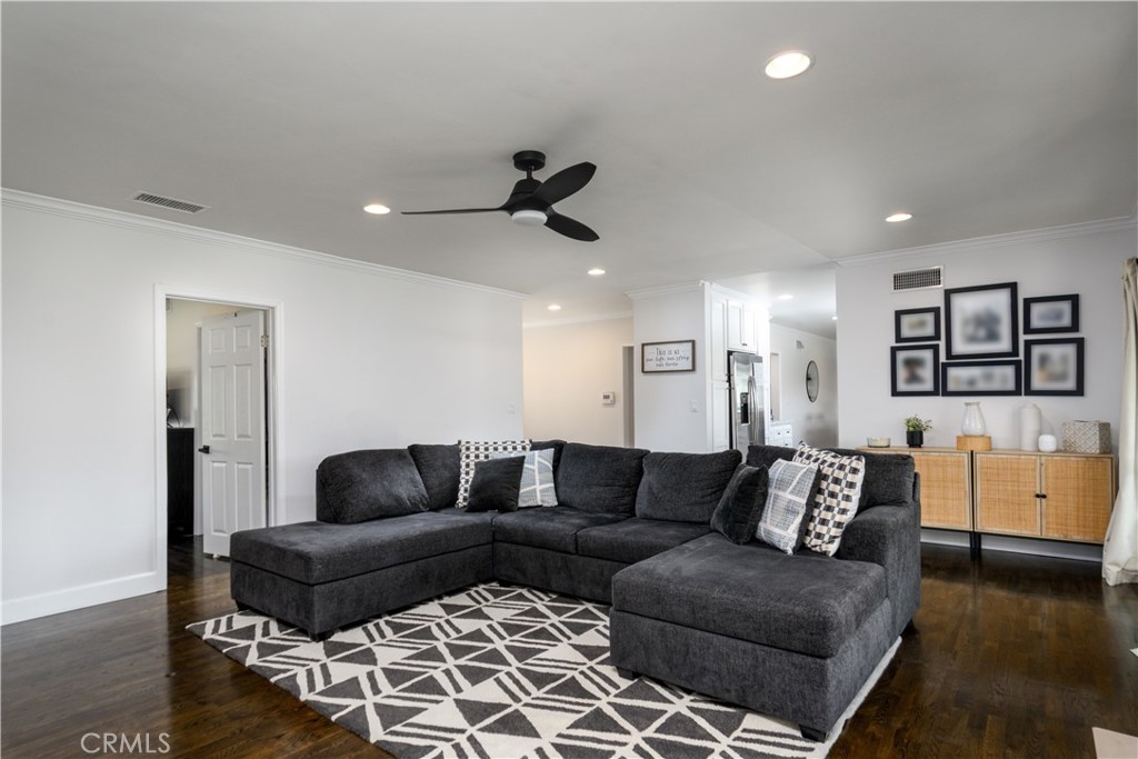 10122 Groveside Avenue Whittier, CA 90603 - Photo 6 of 37 Living Room View 1
