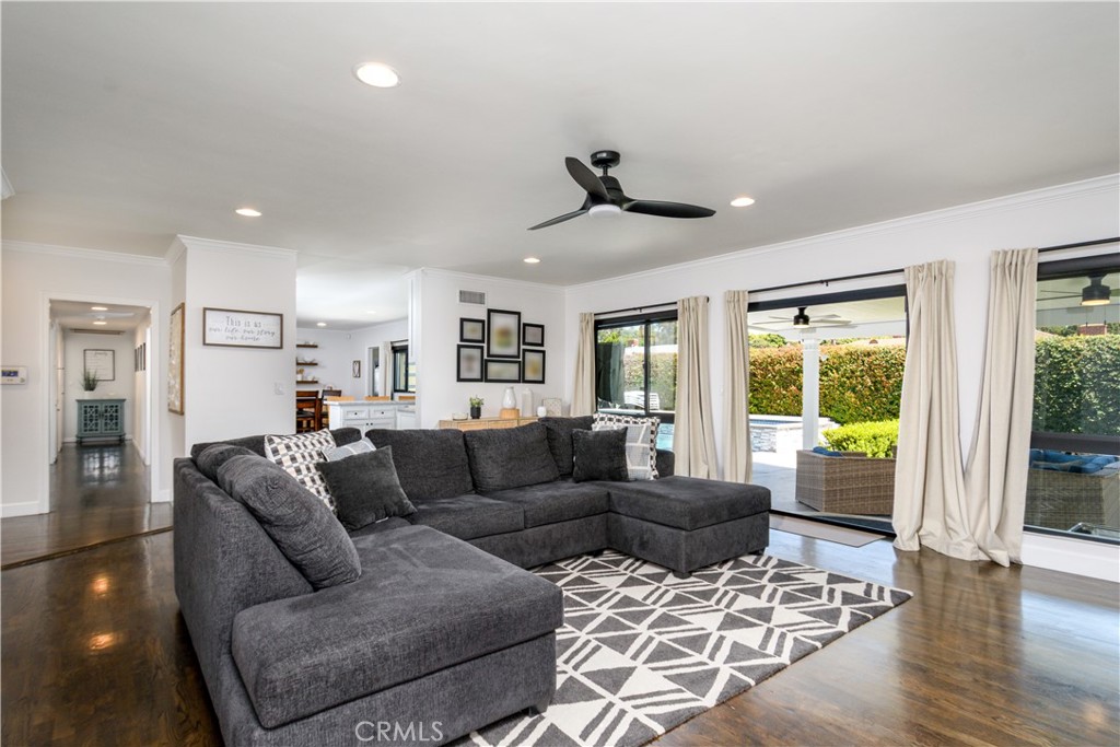 10122 Groveside Avenue Whittier, CA 90603 - Photo 8 of 37 Living Room View 3