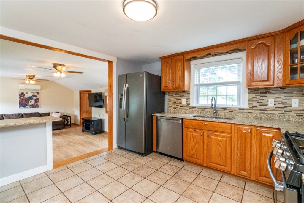 52 Chisholm Road Weymouth, MA 02190 - Photo 5 of 32 Gallery Image 5