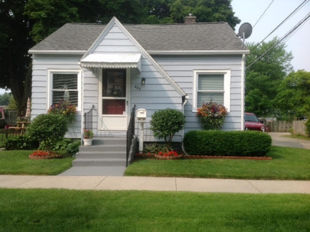 403 First Street North Muskegon, MI 49445 - Photo 2 of 36 Summer pic