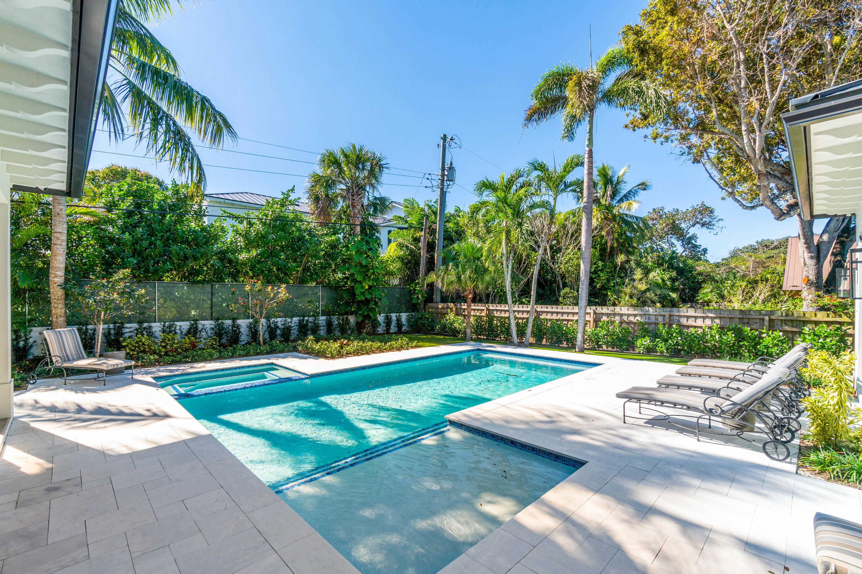 18 Northwest 15th Street Delray Beach, FL 33444 - Photo 22 of 29 a view of a park with plants and palm trees