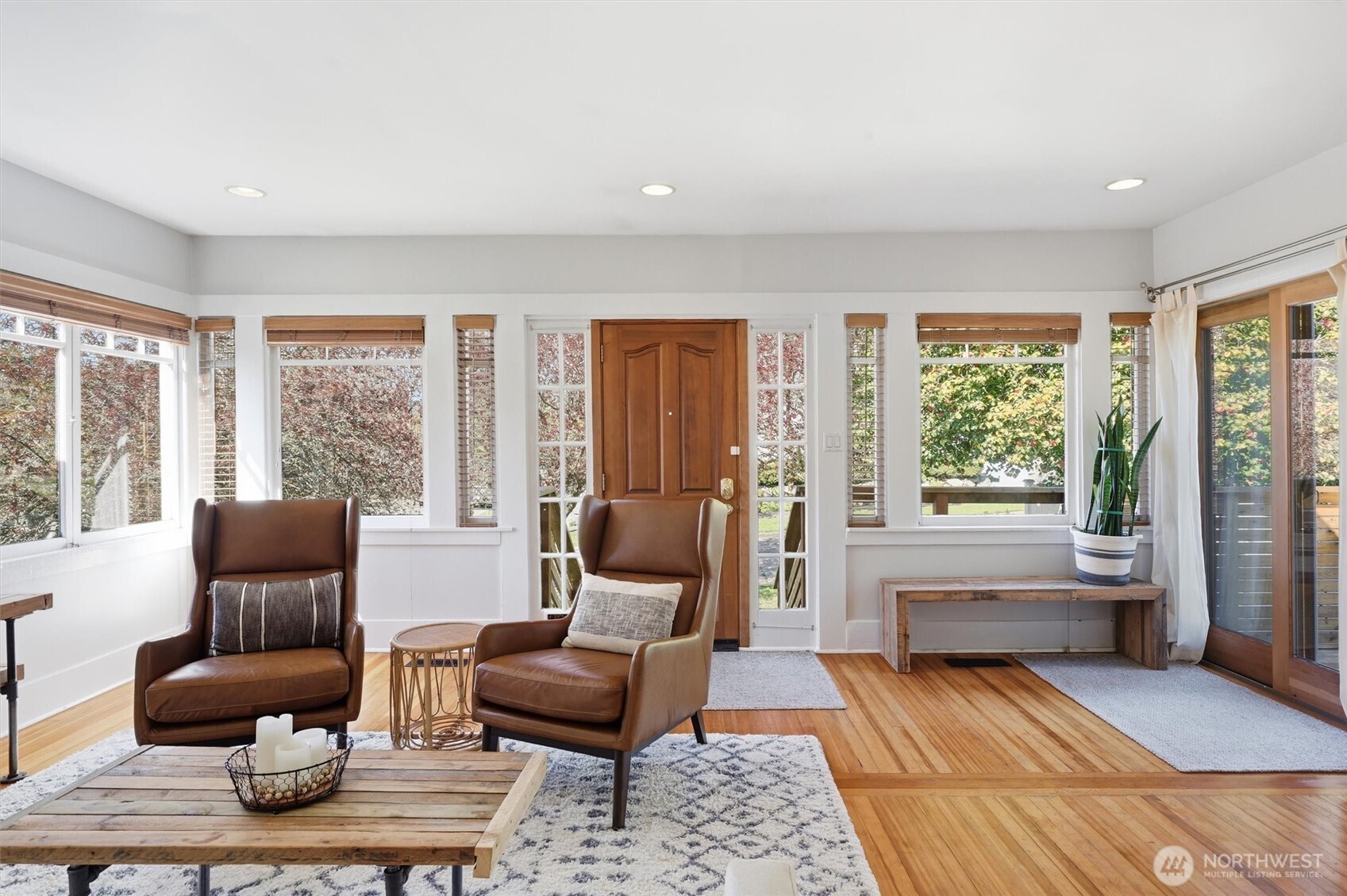 4725 Southwest Graham Street Seattle, WA 98136 - Photo 3 of 39 Gallery Image 3