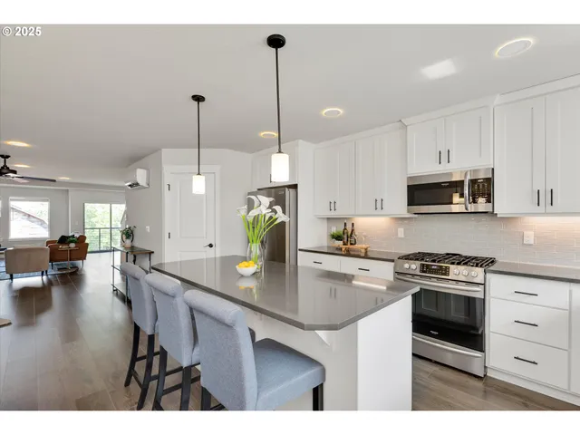 $439,900 | 17310 Southeast Crossroads Avenue, Happy Valley, OR 97089