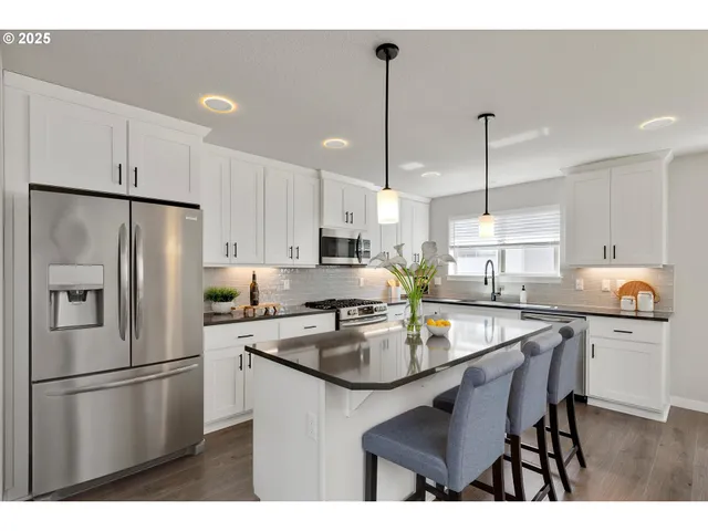 $439,900 | 17310 Southeast Crossroads Avenue, Happy Valley, OR 97089