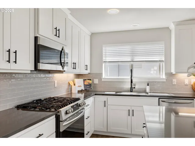 $439,900 | 17310 Southeast Crossroads Avenue, Happy Valley, OR 97089