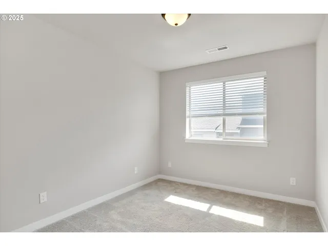 $439,900 | 17310 Southeast Crossroads Avenue, Happy Valley, OR 97089