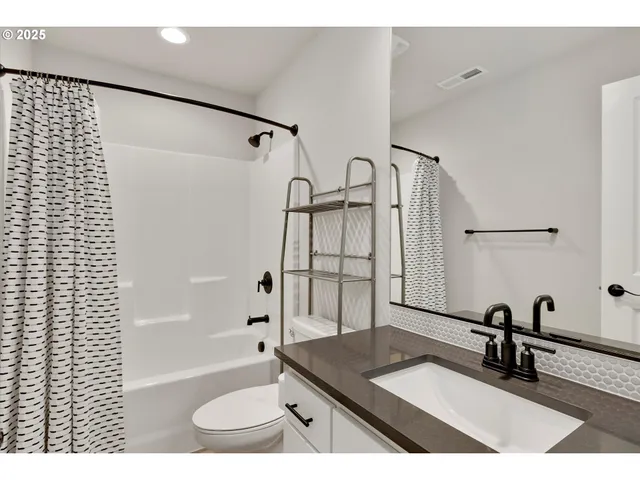 $439,900 | 17310 Southeast Crossroads Avenue, Happy Valley, OR 97089