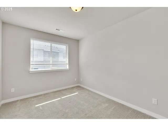 $439,900 | 17310 Southeast Crossroads Avenue, Happy Valley, OR 97089