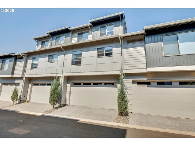 $439,900 | 17310 Southeast Crossroads Avenue, Happy Valley, OR 97089