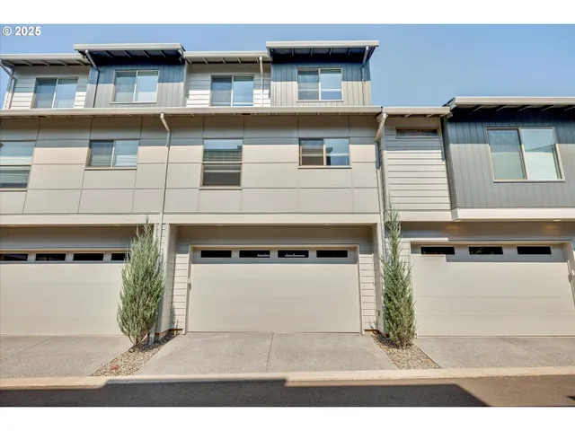 $439,900 | 17310 Southeast Crossroads Avenue, Happy Valley, OR 97089