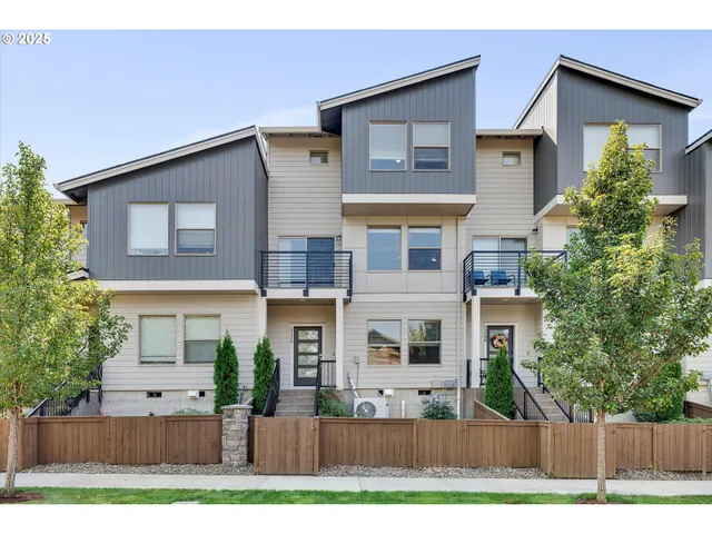 $439,900 | 17310 Southeast Crossroads Avenue, Happy Valley, OR 97089