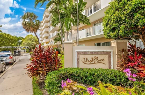 $2,100 | 1455 North Treasure Drive, Unit 6N, North Bay Village, FL 33141