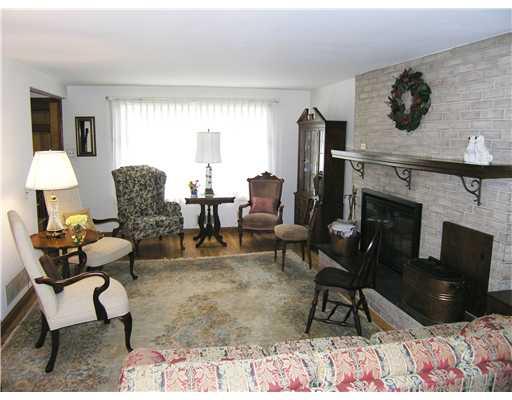 46 Rose Leaf Road Pittsburgh, PA 15220 - Photo 2 of 14 Living Room.