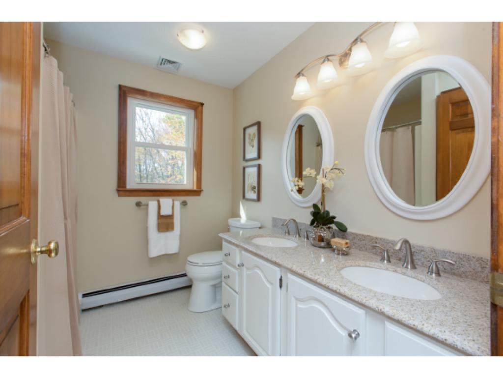 4 Coventry Lane Derry, NH 03038 - Photo 16 of 33 Gallery Image 16