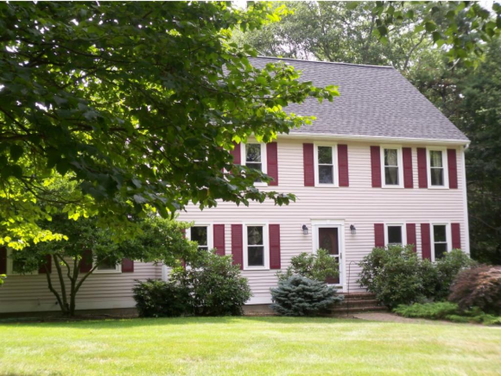 4 Coventry Lane Derry, NH 03038 - Photo 4 of 33 Gallery Image 4