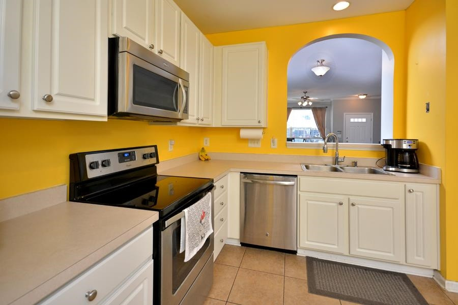 8249 City Loft Court Raleigh, NC 27613 - Photo 8 of 28 Kitchen