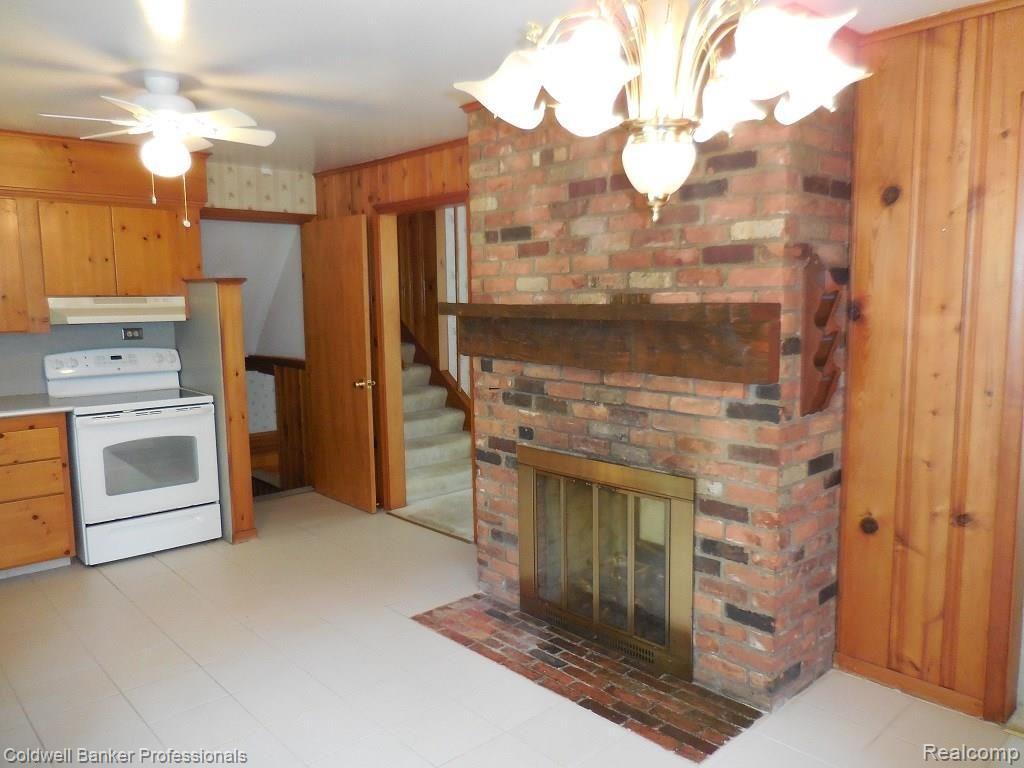 1181 East Snell Road Rochester, MI 48306 - Photo 11 of 36 11.JPG