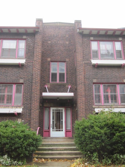 2116 Surrey Road, Unit 1 Cleveland, OH 44106 - Photo 1 of 22 Gallery Image 1