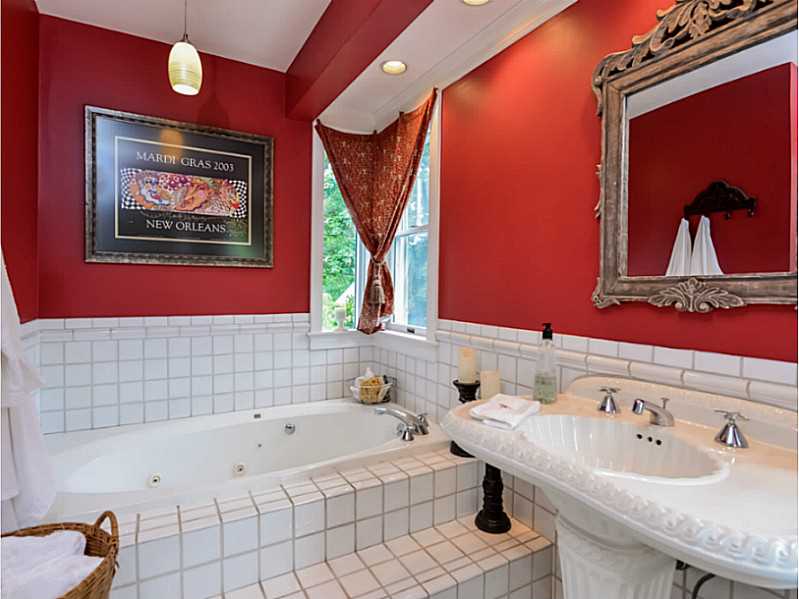 10 Lakeview Avenue Newport, RI 02840 - Photo 13 of 25 Master Bath/Spa.