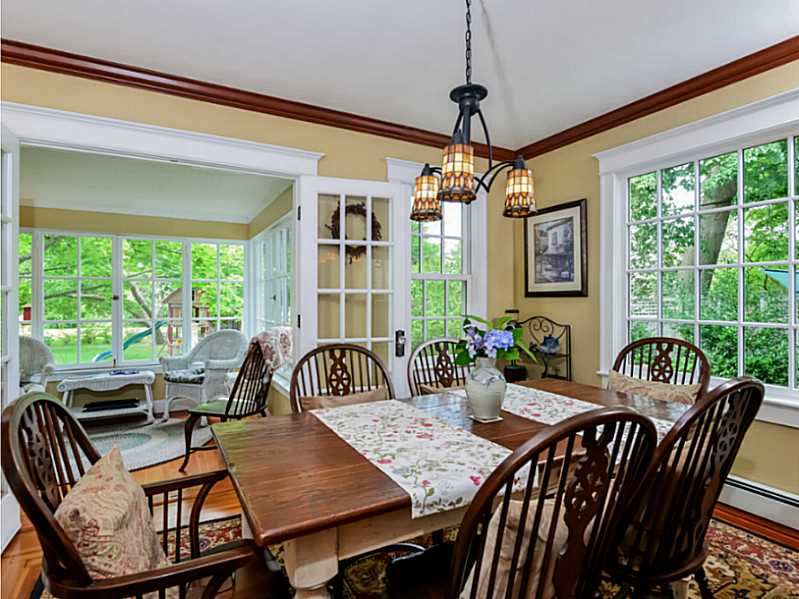10 Lakeview Avenue Newport, RI 02840 - Photo 9 of 25 Dining Area.