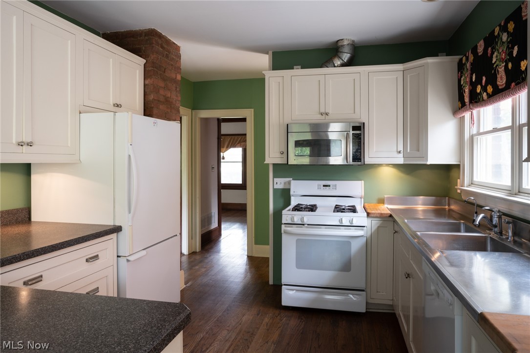 2584 Cheshire Road Cleveland, OH 44120 - Photo 8 of 35 Gallery Image 8