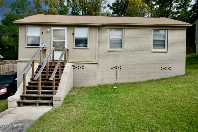 $95,000 | 40 West Barnes Avenue, Chattahoochee, FL 32324