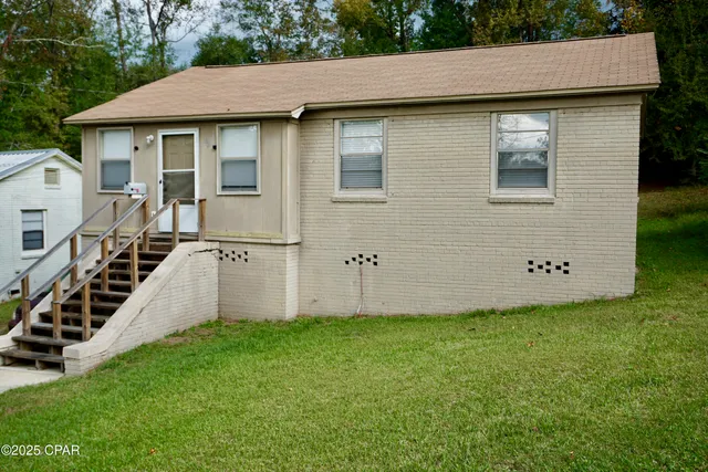 $95,000 | 40 West Barnes Avenue, Chattahoochee, FL 32324