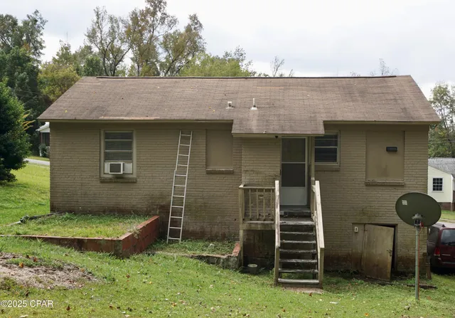 $95,000 | 40 West Barnes Avenue, Chattahoochee, FL 32324