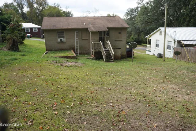 $95,000 | 40 West Barnes Avenue, Chattahoochee, FL 32324