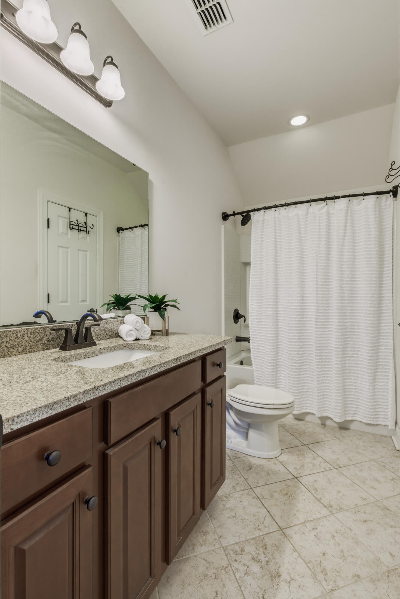 1611 Roustabout Way Charleston, SC 29414 - Photo 41 of 64 Shared bathroom